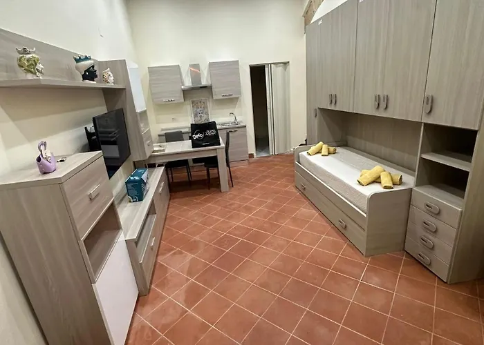 Ecce Home
